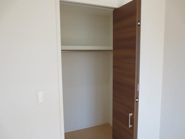 Receipt. Laundry Jose you a lot in a wide veranda.