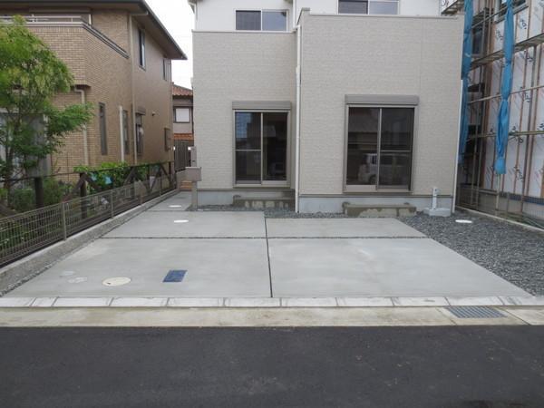 Parking lot. It is equipped with a fire alarm.