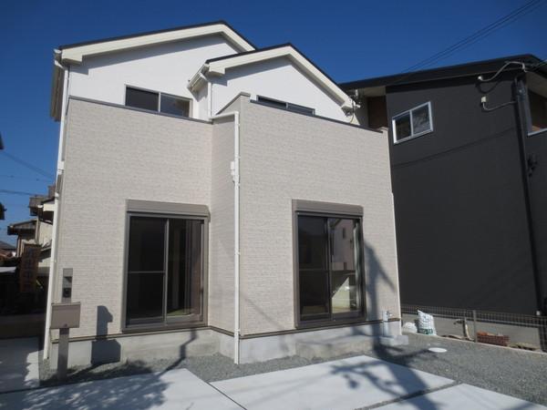 Local appearance photo. Same manufacturer complete site.