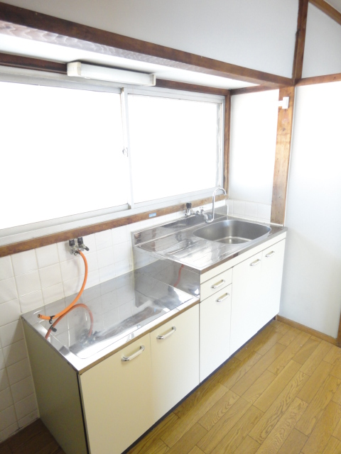 Kitchen. Gas stove installation Allowed!