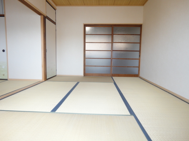 Other room space. Japanese-style room 6 quires!