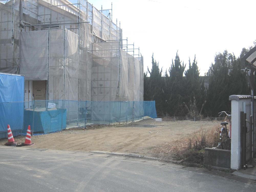 Local photos, including front road. Local (January 2013) Shooting