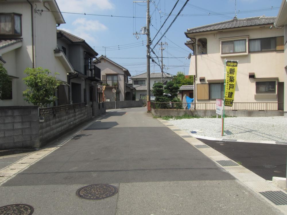 Local photos, including front road. ◆ Local (August 2013) Shooting