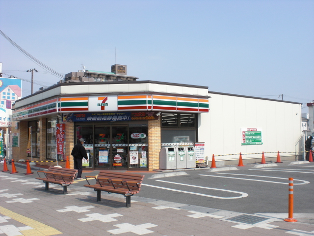 Convenience store. Seven-Eleven Higashi-Kakogawa Station north exit store up (convenience store) 290m
