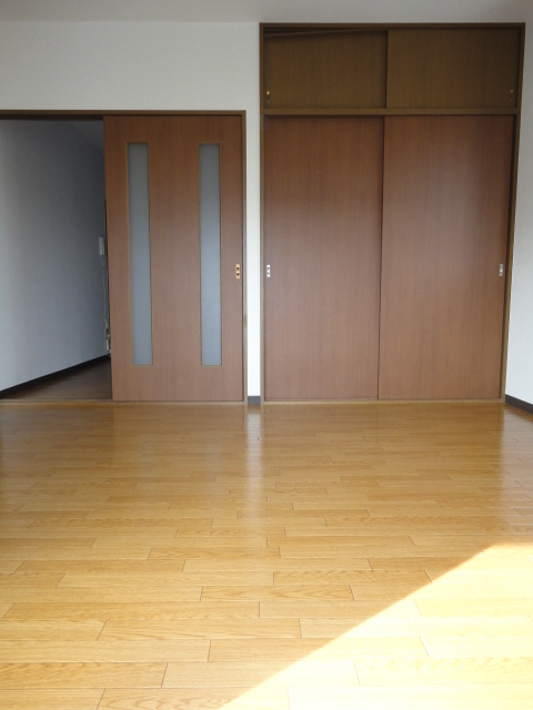 Other room space. 6 Pledge Western-style!