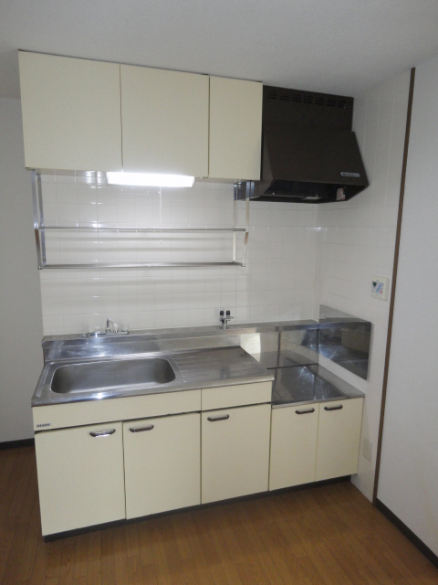 Kitchen. Gas stove installation Allowed!