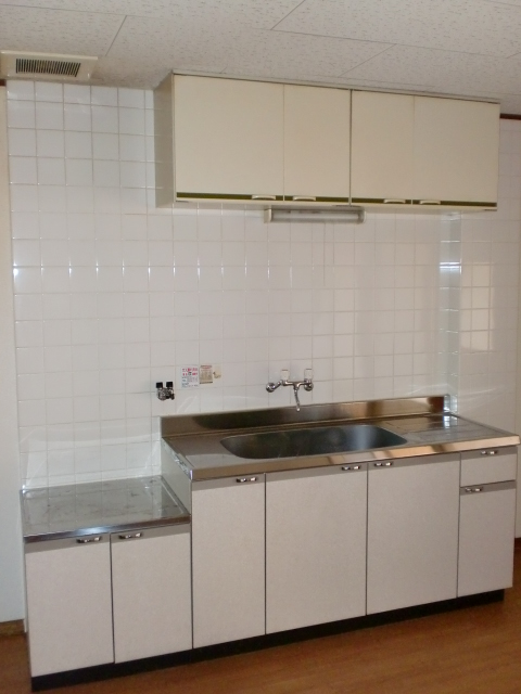 Kitchen. Gas stove installation Allowed! Kitchen!