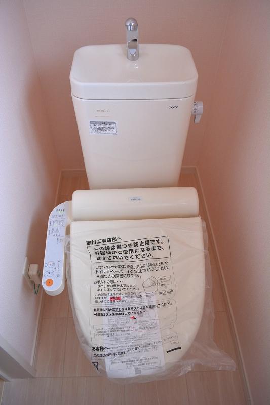 Toilet. Local (August 2013) Shooting