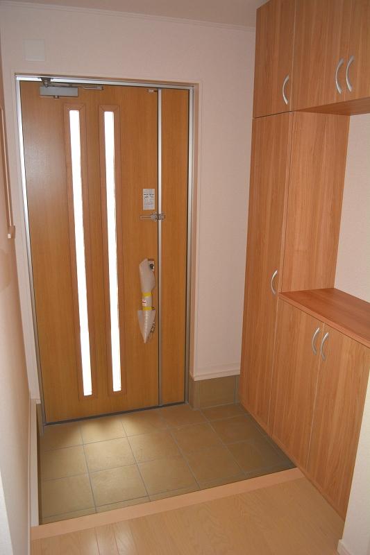 Entrance. Local (August 2013) Shooting