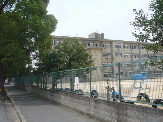 Primary school. Kakogawa until the elementary school (elementary school) 487m