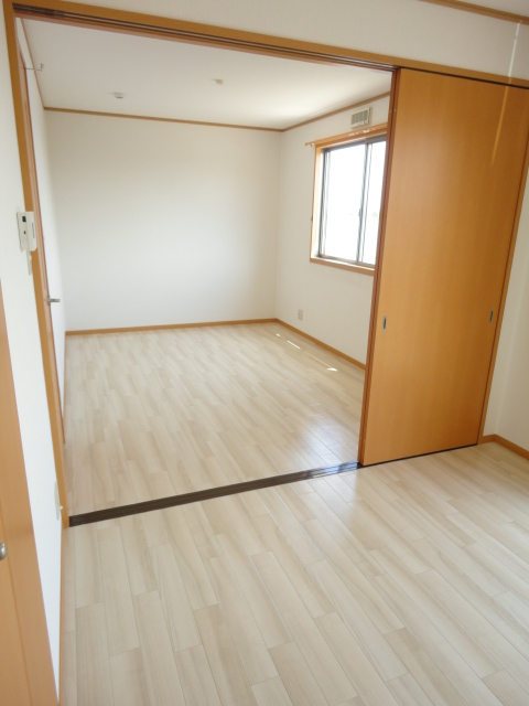 Living and room. Per diem good LDK and Western ^^