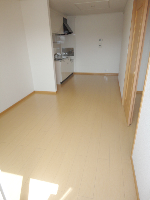 Living and room. Balcony - LDK10 pledge from ^^