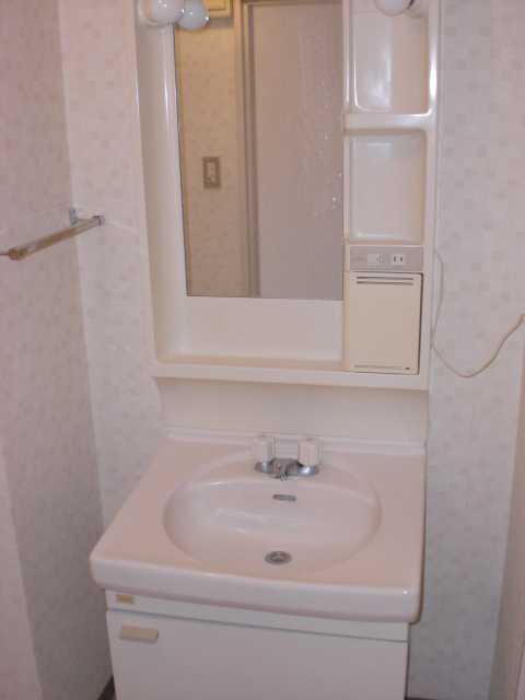 Washroom. Washbasin ^^