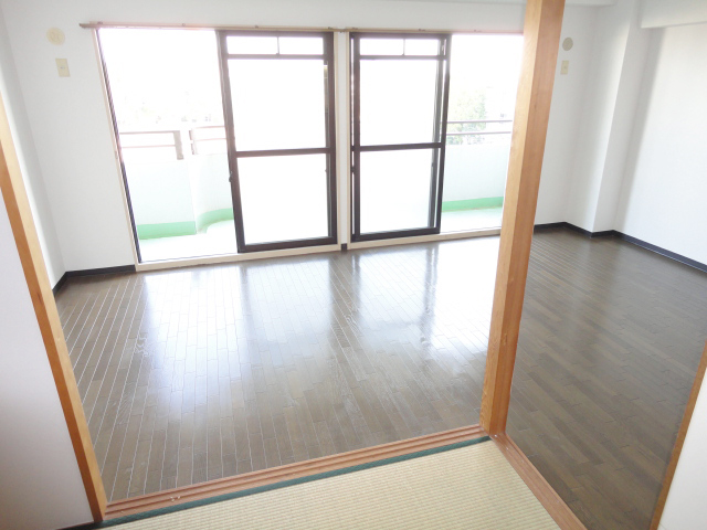 Living and room. Living ^^ from 6 quires Japanese-style room