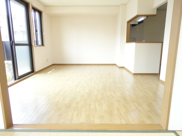 Living and room. Bright LDK12 Pledge ^^