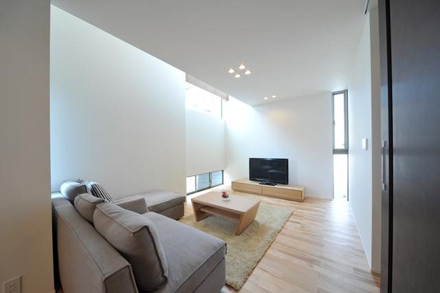 Model house photo. Without worrying about the line of sight from the outside, Relaxed and welcoming space. Full not dark ingenuity. 