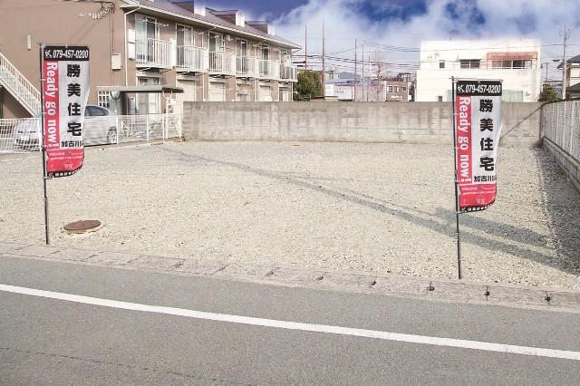 Local land photo. Southwest-facing. Front road 6m, Since the parallel parking is also available, Parking is also a breeze