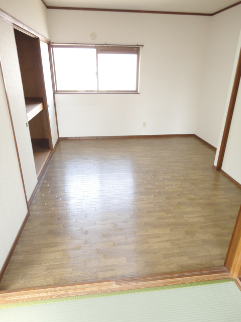 Other room space. Housed plenty of Western-style 6 quires ^^