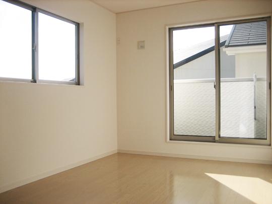 Non-living room. Western-style 6.75 Pledge 1