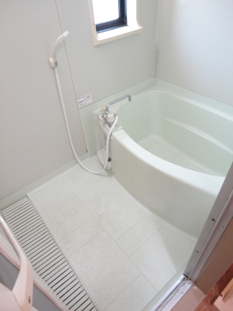 Bath. Shower! With window!