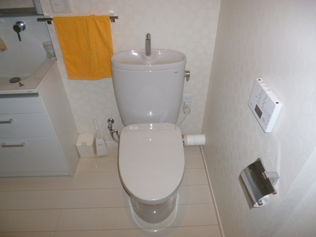 Toilet. Washlet is.