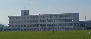 Primary school. Tenma 2090m east to elementary school (elementary school)