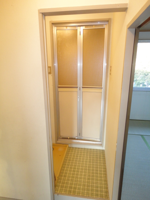 Other room space. Washing machine in the room ^^ to the dressing room