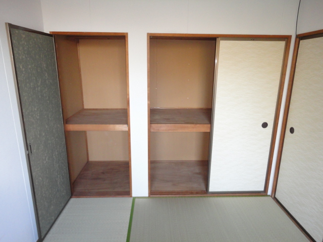 Receipt. Storage space is plenty ^^