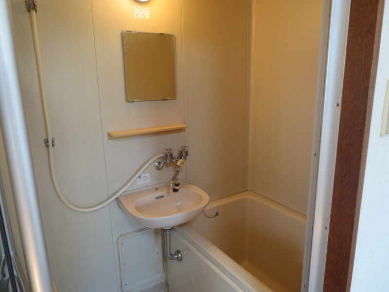 Bath. LP gas corresponding