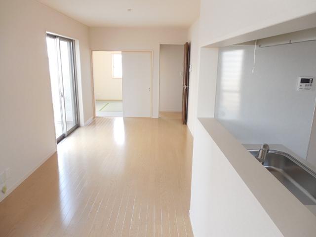 Living. Living (1 Building) It is open-minded living of bright flooring. It is also likely to bounce conversation in the family!