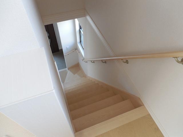 Other introspection. Also it has been consideration to safety is assigned a handrail to the stairs leading to the second floor from the first floor.