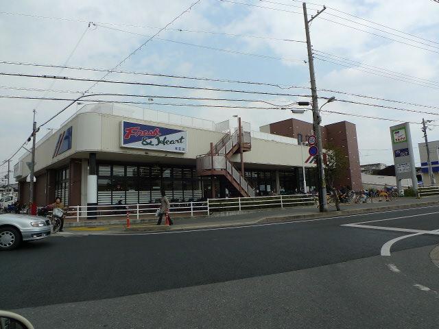 Supermarket. Maruay until Honjo shop 183m