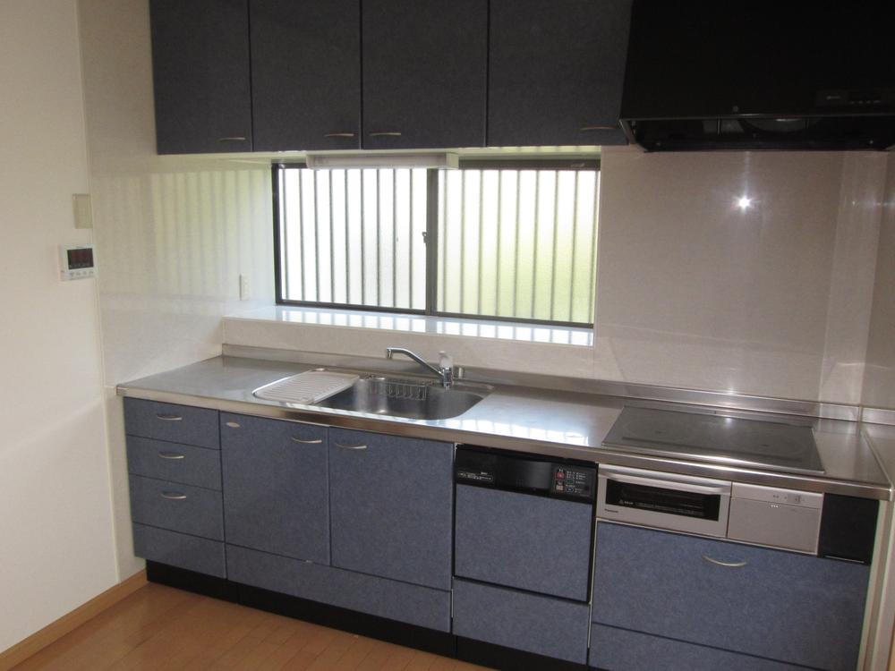 Kitchen.  ◆ Indoor (June 2013) Shooting