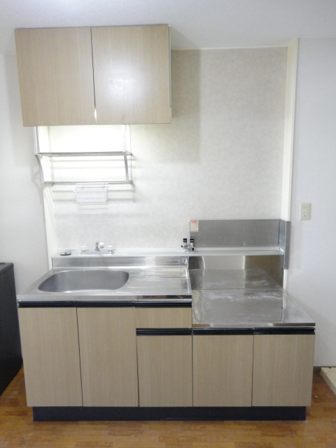 Kitchen. Gas stove installation Allowed!