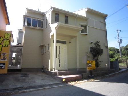 Local appearance photo. With solar power house