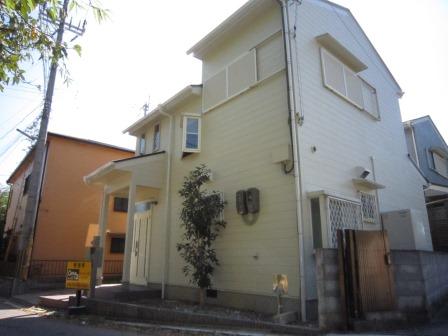 Local photos, including front road. All-electric housing