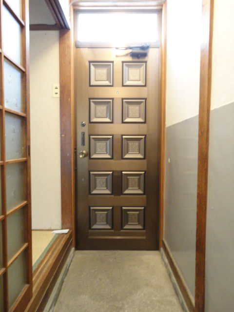 Entrance. It is entrance!