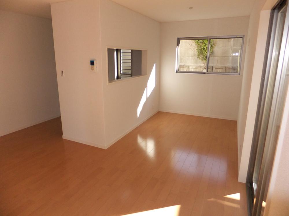 Same specifications photos (living)