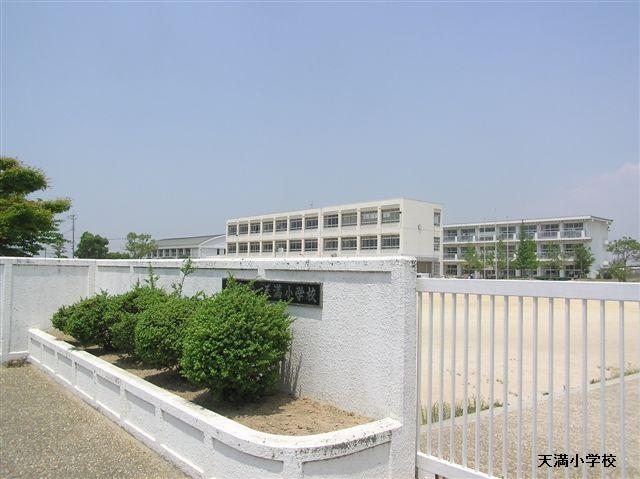Bathroom. Tenma elementary school 680m