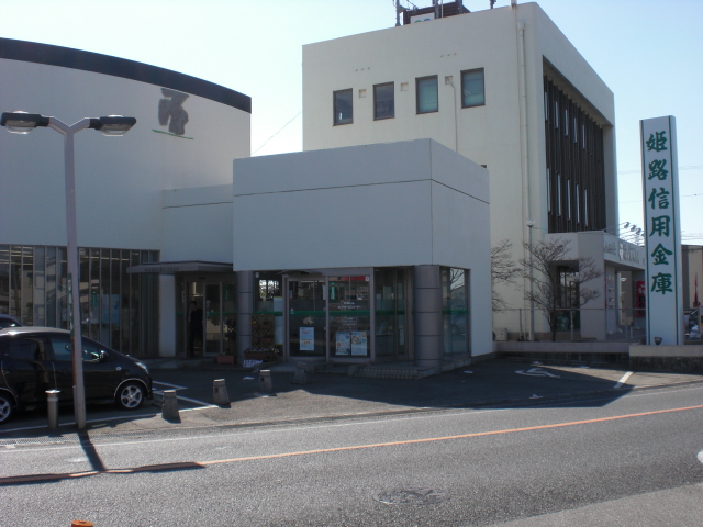 Bank. Himejishin'yokinko Honjo until Branch (Bank) 40m