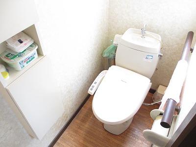 Toilet. Indoor (11 May 2013) Shooting