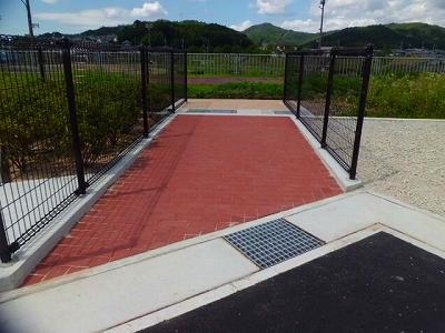 Other local. Local (September 2012) shooting Akouas Kasai footpath to the sports plaza