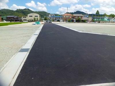 Local photos, including front road. Local (September 2012) shooting