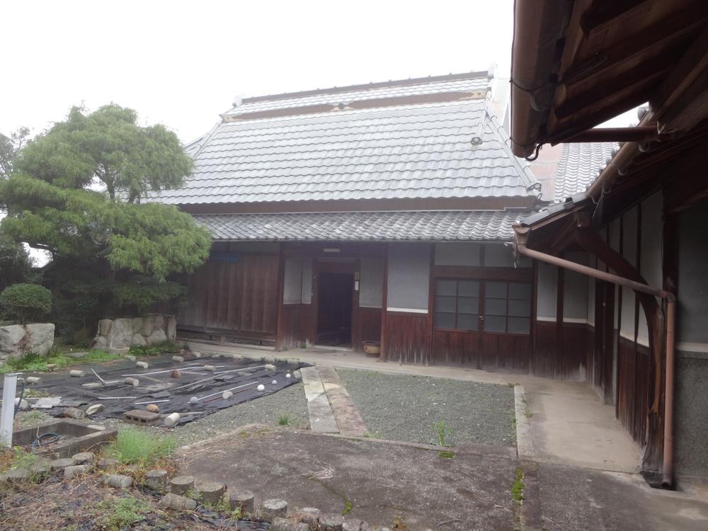 Local appearance photo. Local (10 May 2013) Shooting