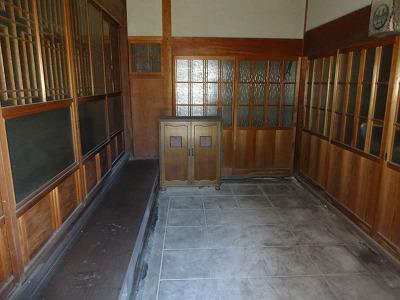 Entrance. Local (10 May 2013) Shooting