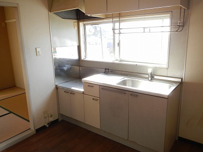 Kitchen. The front of the kitchen, Lighting is good.