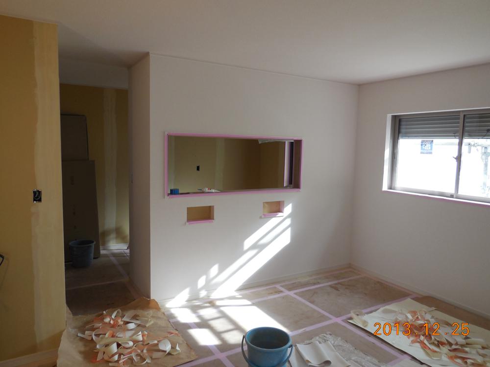 Living. Guests visit at any time! ! 