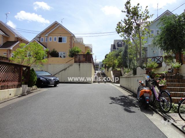 Local photos, including front road. Frontal road