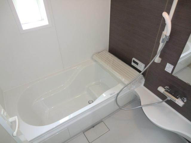 Bathroom. Local photo (bathroom) Bathroom heating dryer! Warm bath! 