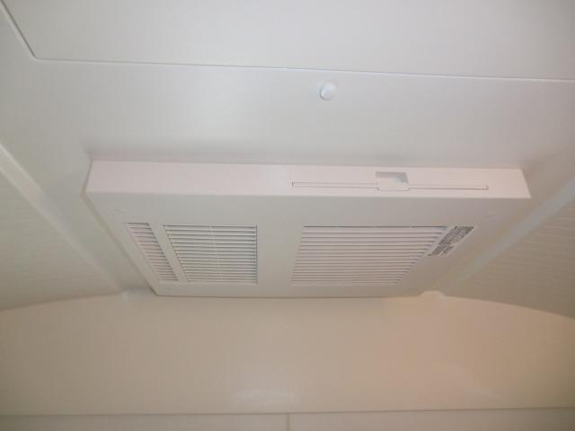 Cooling and heating ・ Air conditioning. Local photo (bathroom heating dryer)